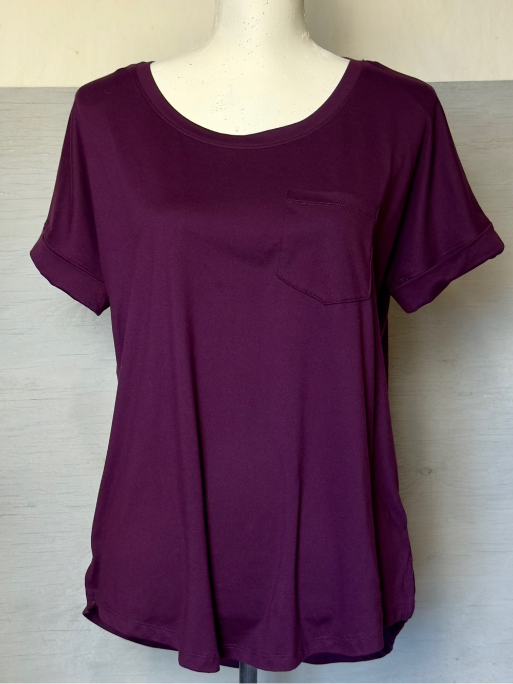 New Directions plum short sleeve crew neck pocket tee Women’s small | h
